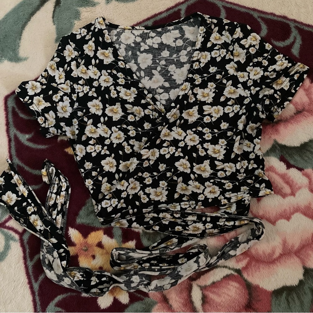 SHEIN Black and White Floral Wrap Blouse